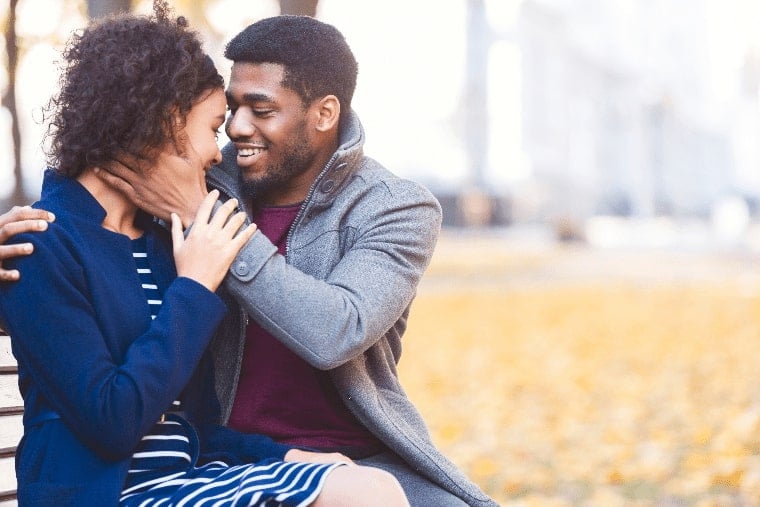 2 people in love and embracing each other